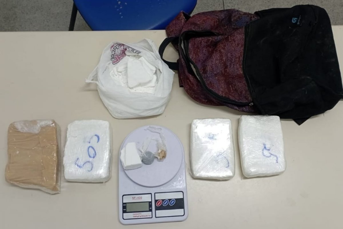 Em Jequié, suspeito de tráfico é preso pela PM