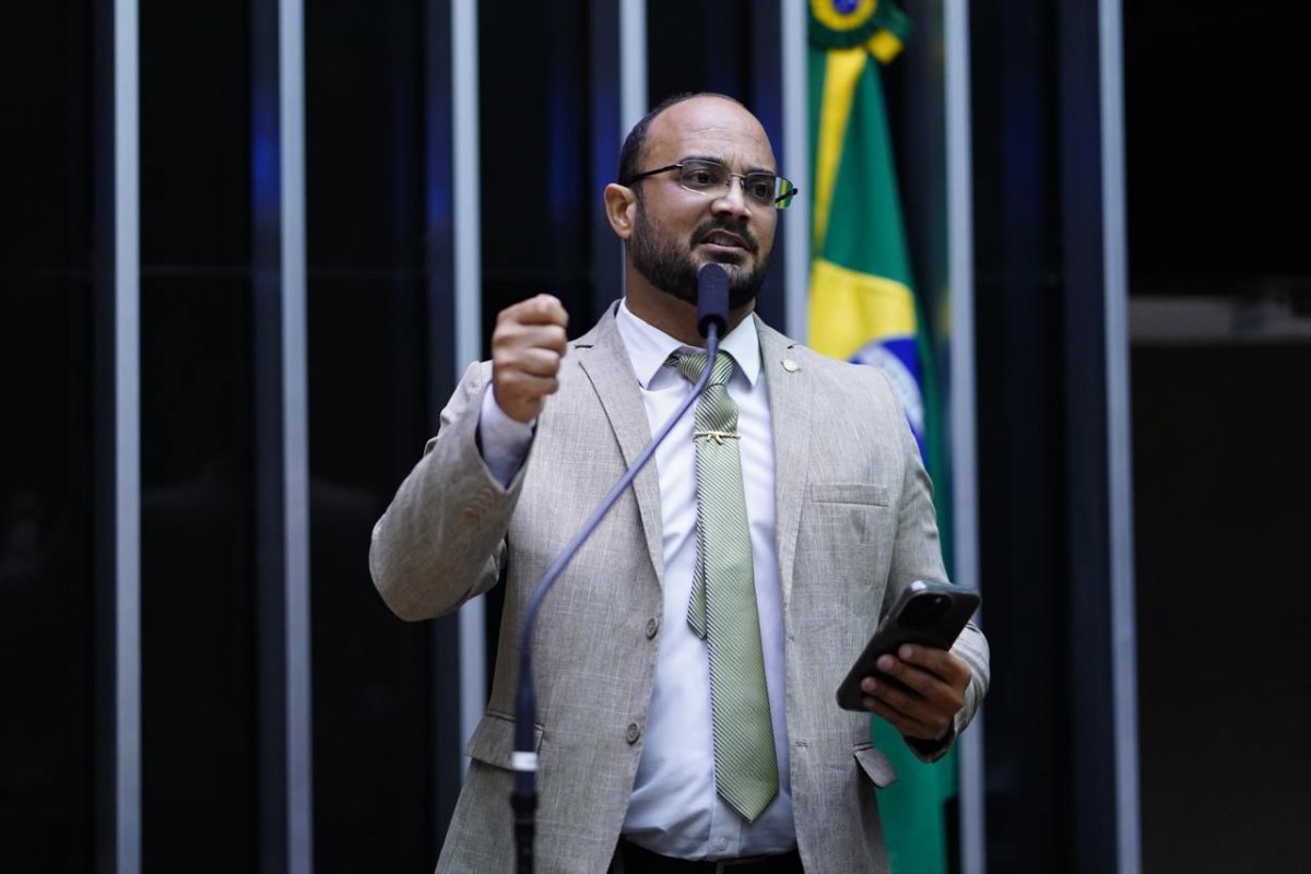 Alden critica governo Lula por programa Celular Seguro: ‘Foca no sintoma, mas o povo quer a cura’