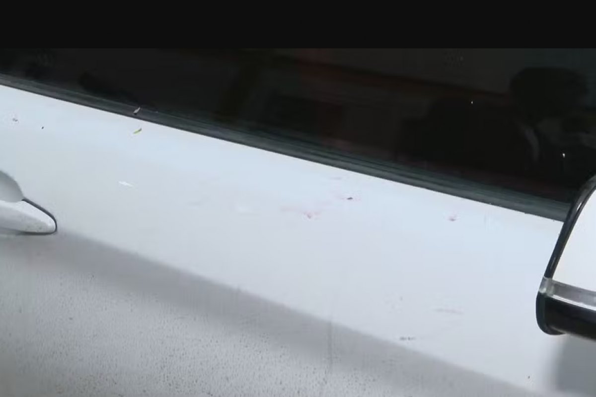 Manchas de vinho são encontradas em carro que atropelou noivo após casamento