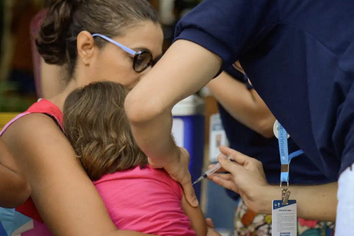 Brasil deixa lista dos 20 países com mais crianças não vacinadas, aponta OMS