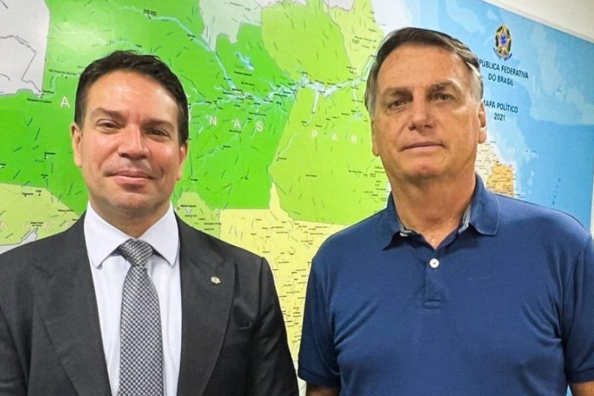 STF volta atrás e diz que decisão de Moraes não proíbe encontro entre Ramagem e Bolsonaro