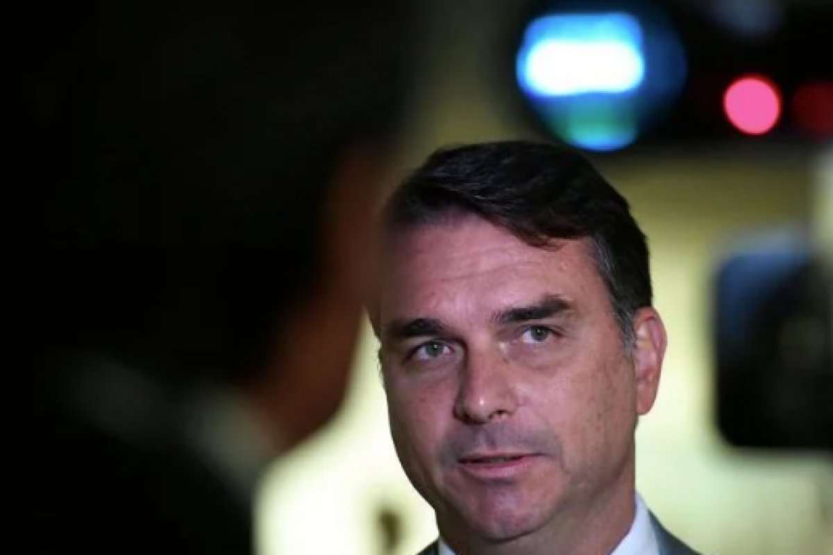 'Não fazia ideia', diz ex-advogada de Flávio Bolsonaro sobre participação de Ramagem em reunião gravada