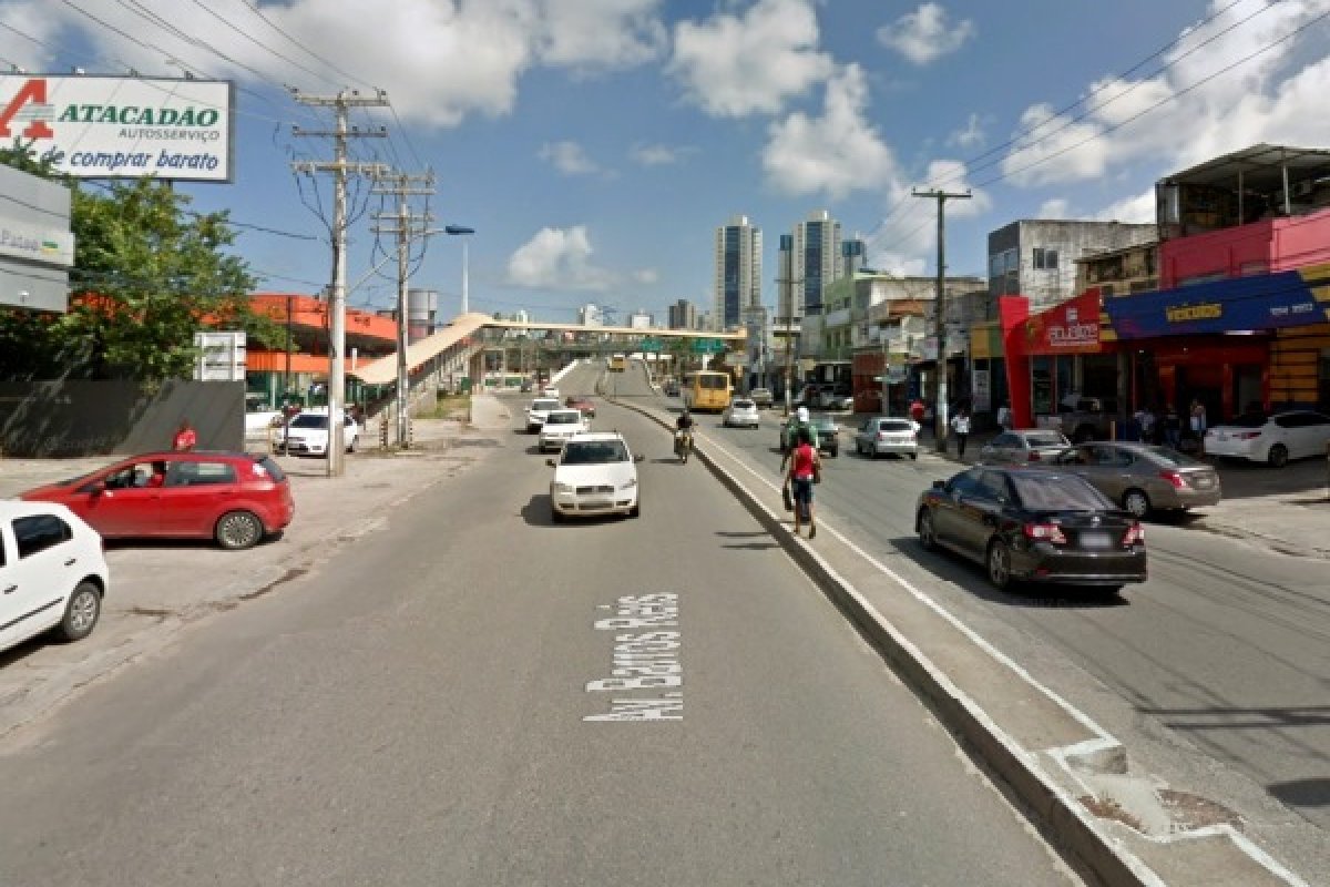 Acidente com motos e carro deixa feridos na Av. Barros Reis, em Salvador