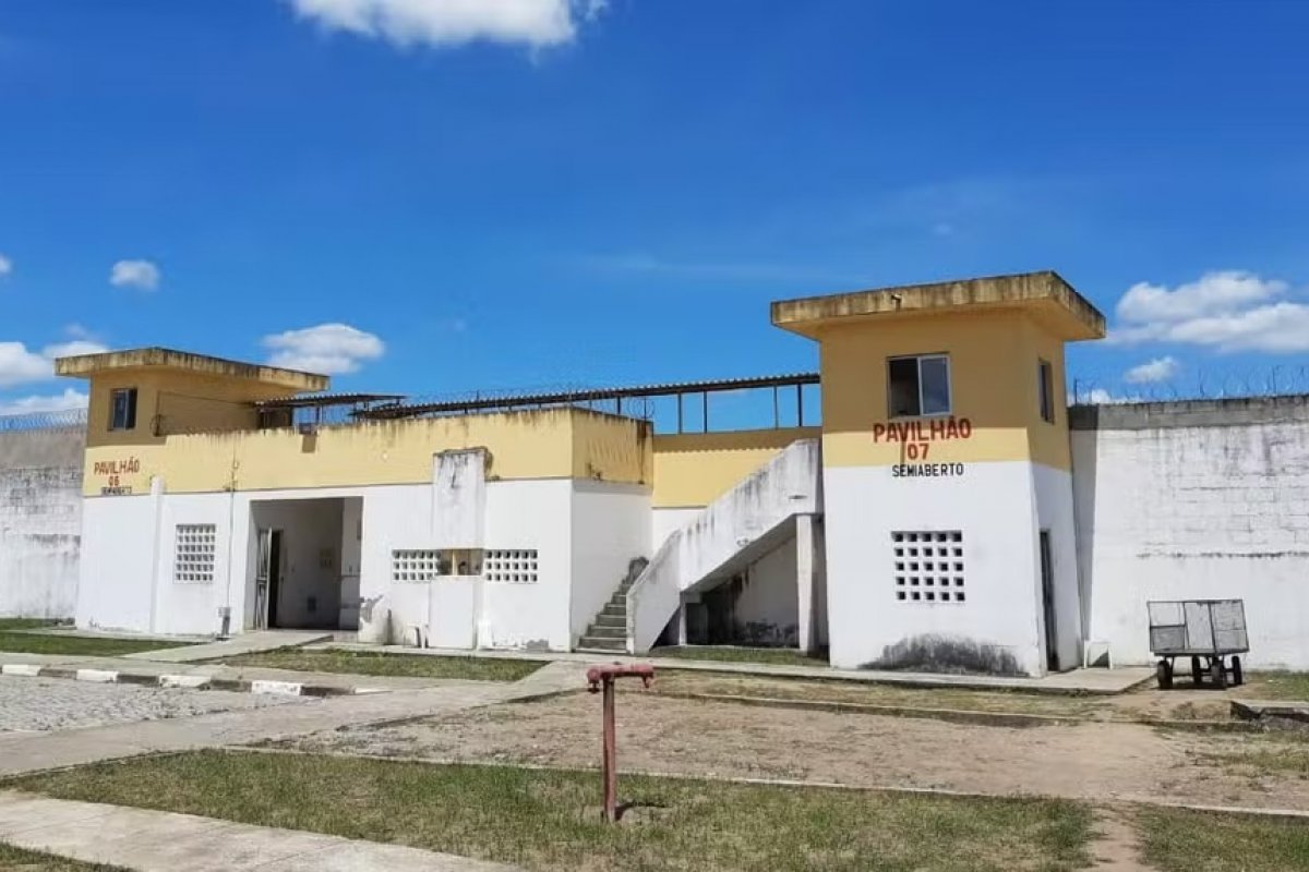 Homem vai à delegacia prestar queixa e é preso na Bahia por não pagar pensão alimentícia