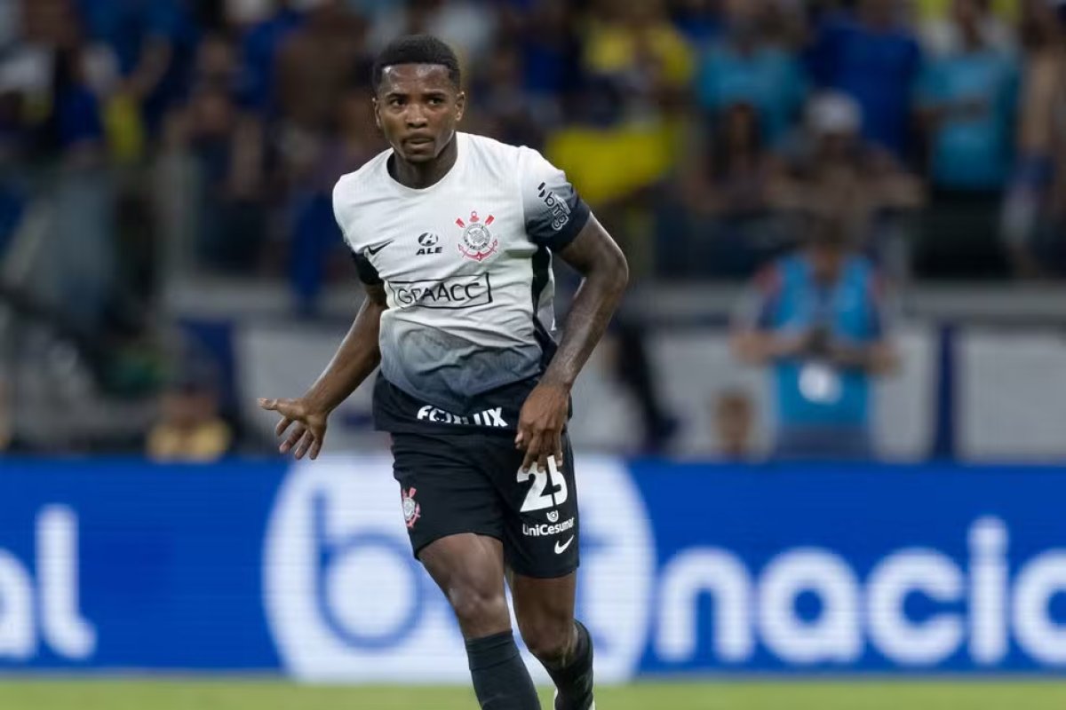 Corinthians multa zagueiro Cacá por ofensas a jornalistas