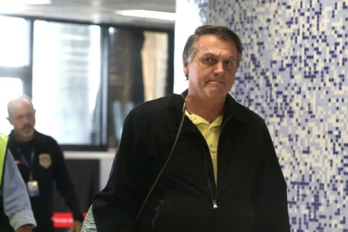 Governo americano diz não ter registros de comprovantes de vacinação de Bolsonaro e aliados para entrar no país