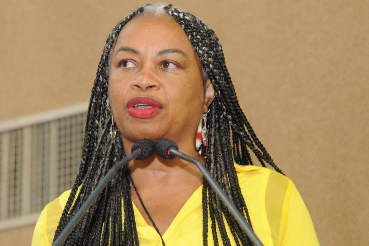 Olivia Santana deve disputar vaga na Câmara Federal