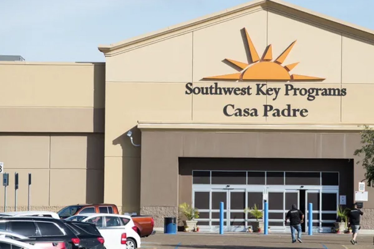 Departamento de Justiça dos EUA acusa maior provedor de habitação para crianças migrantes de abuso sexual