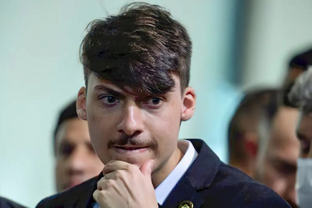 “Dá outra coisa” diz Jair Renan em postagem homofóbica contra Eduardo Leite