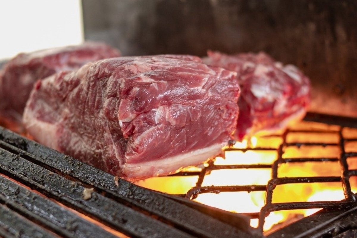 Evento inédito: Churras de Bairro une gastronomia e shows ao vivo!