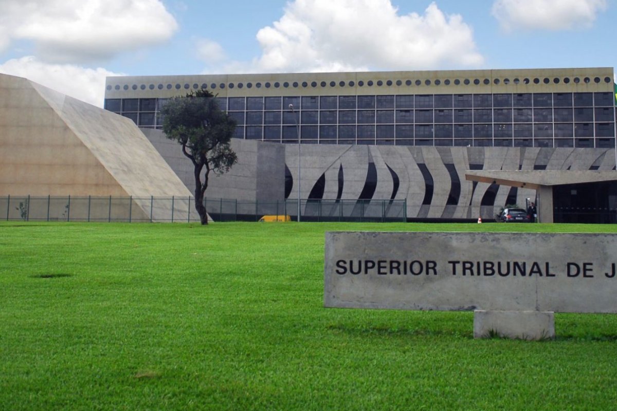 STJ determina convocação de candidata a médica oficial da aeronáutica em concurso público