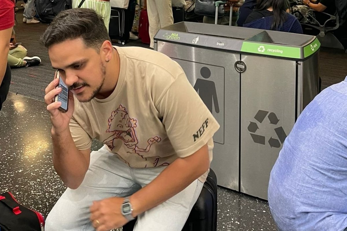 Pane cibernética causa cancelamentos de voos e deixa professor brasileiro preso em Miami!