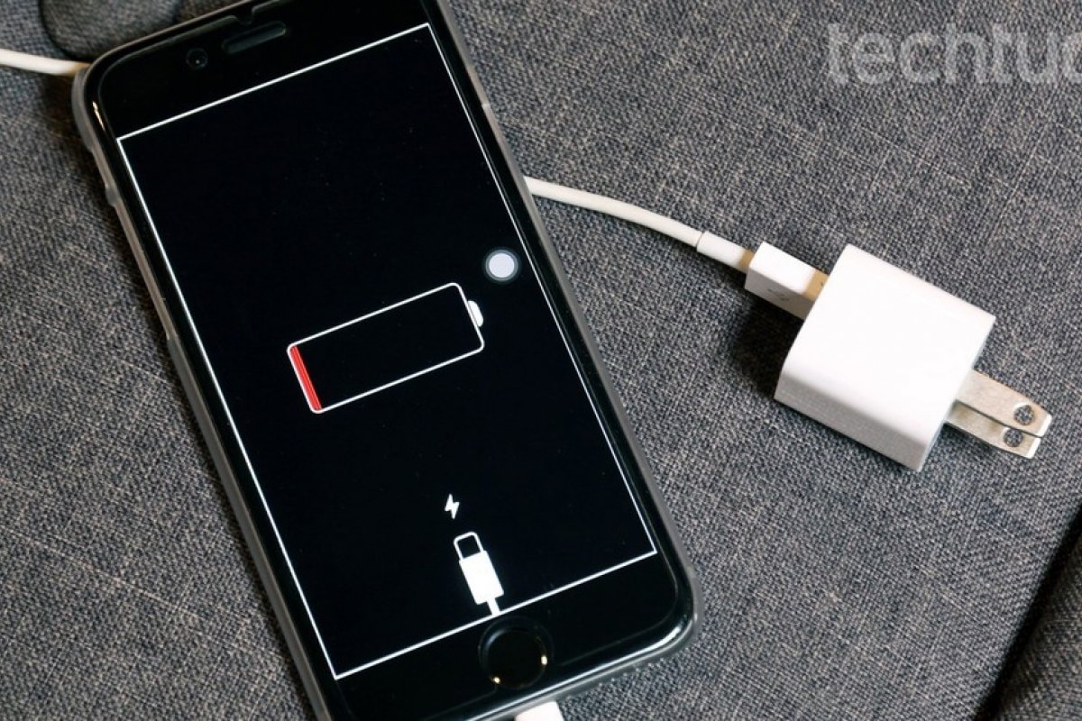 Apple recusa tipo único de carregador para celulares da União Europeia