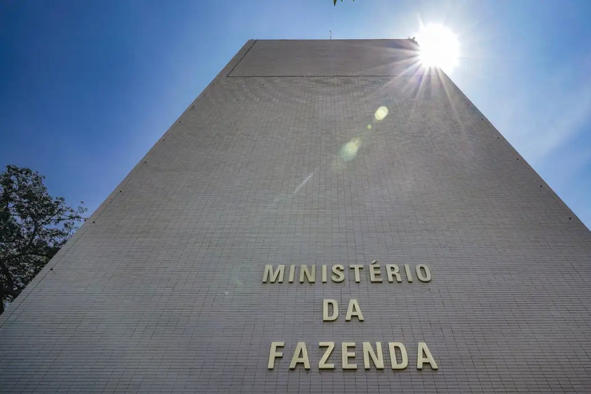 Congelamento de R$ 15 bi no Orçamento será oficializado nesta segunda (22)