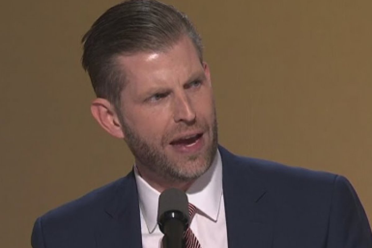 Filho de Trump pede que diretora do Serviço Secreto renuncie, após atentado