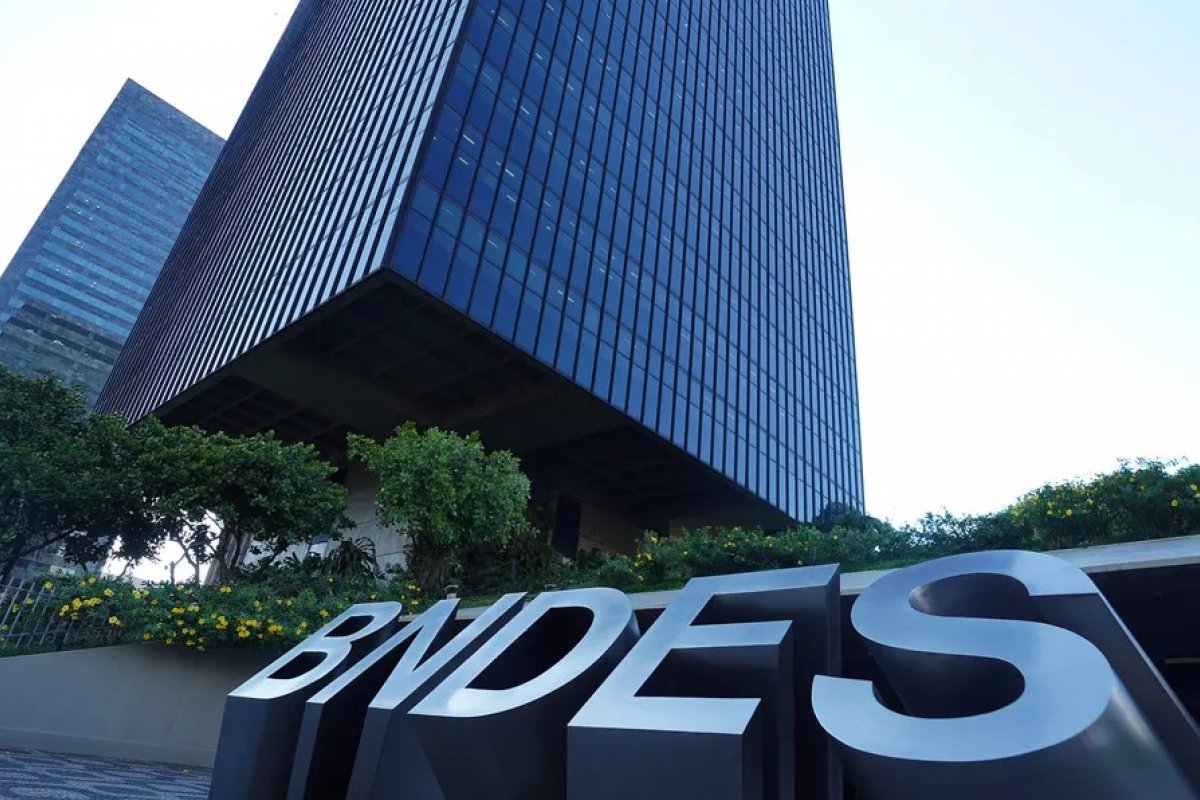 BNDS divulga edital de concurso com 150 vagas e salários de R$ 20,9 mil