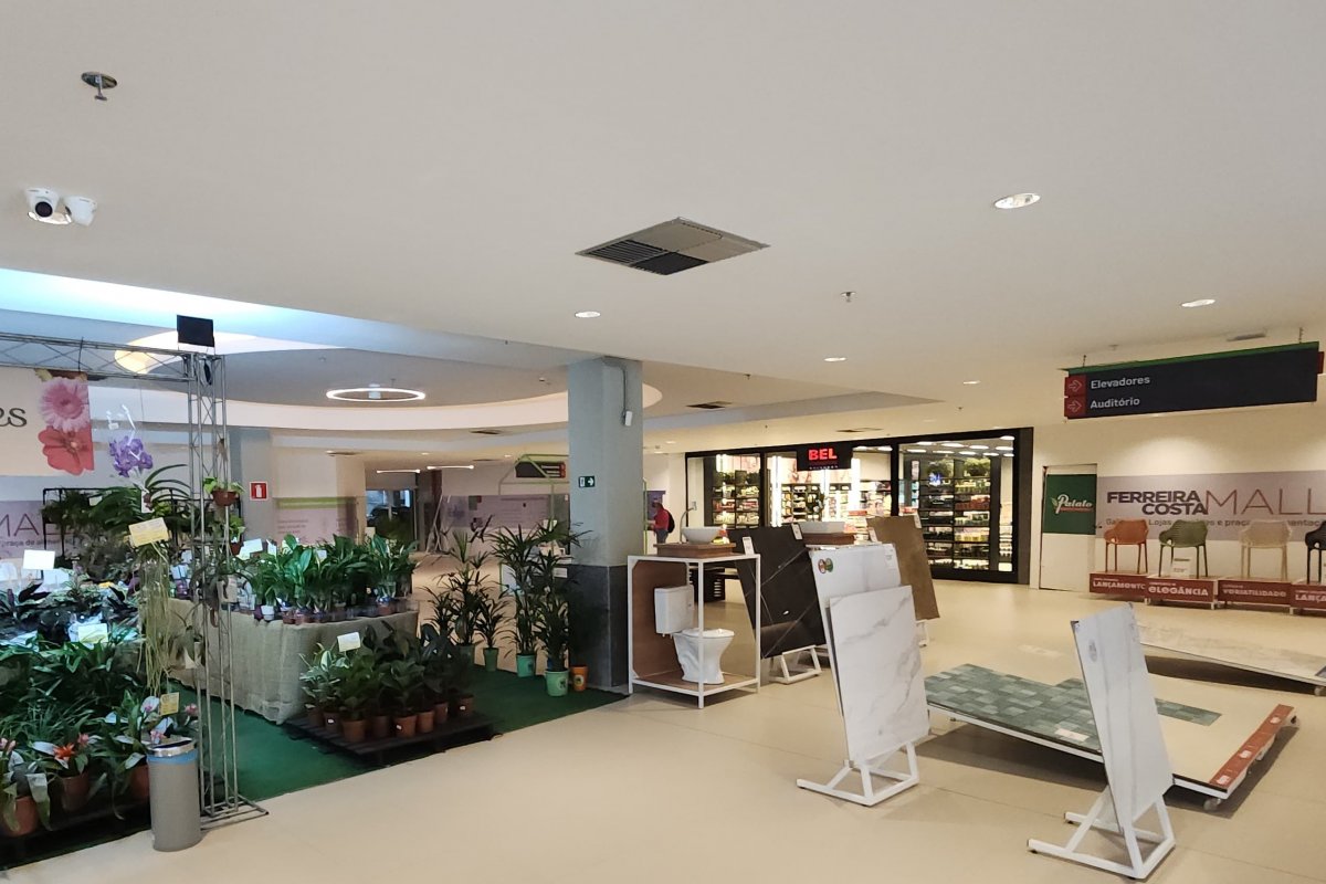 Ferreira Costa dos Barris inaugura lojas de fast food e cosmético!