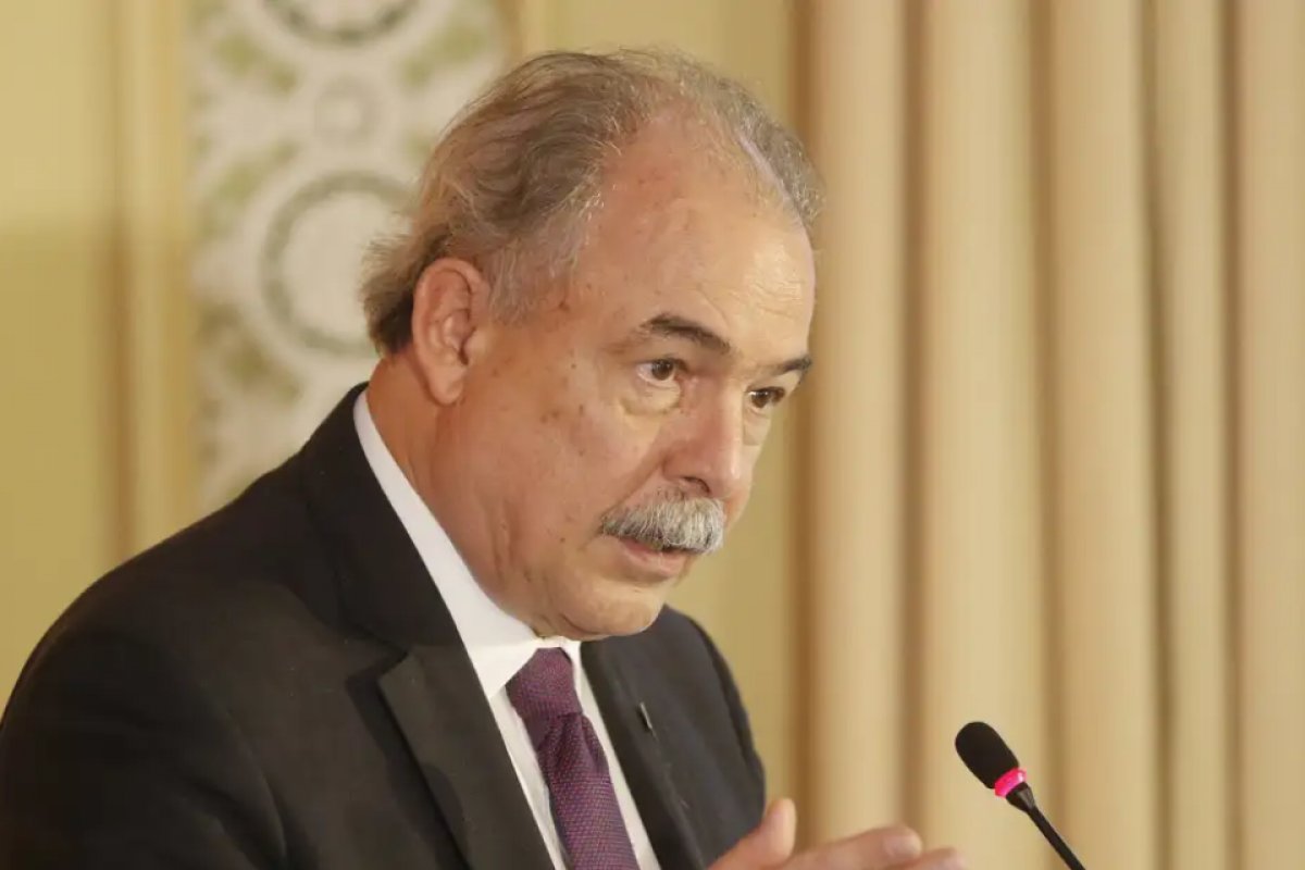 Aprovado em concurso do BNDES com salário de R$ 20 mil terá de 'ralar muito', diz Mercadante