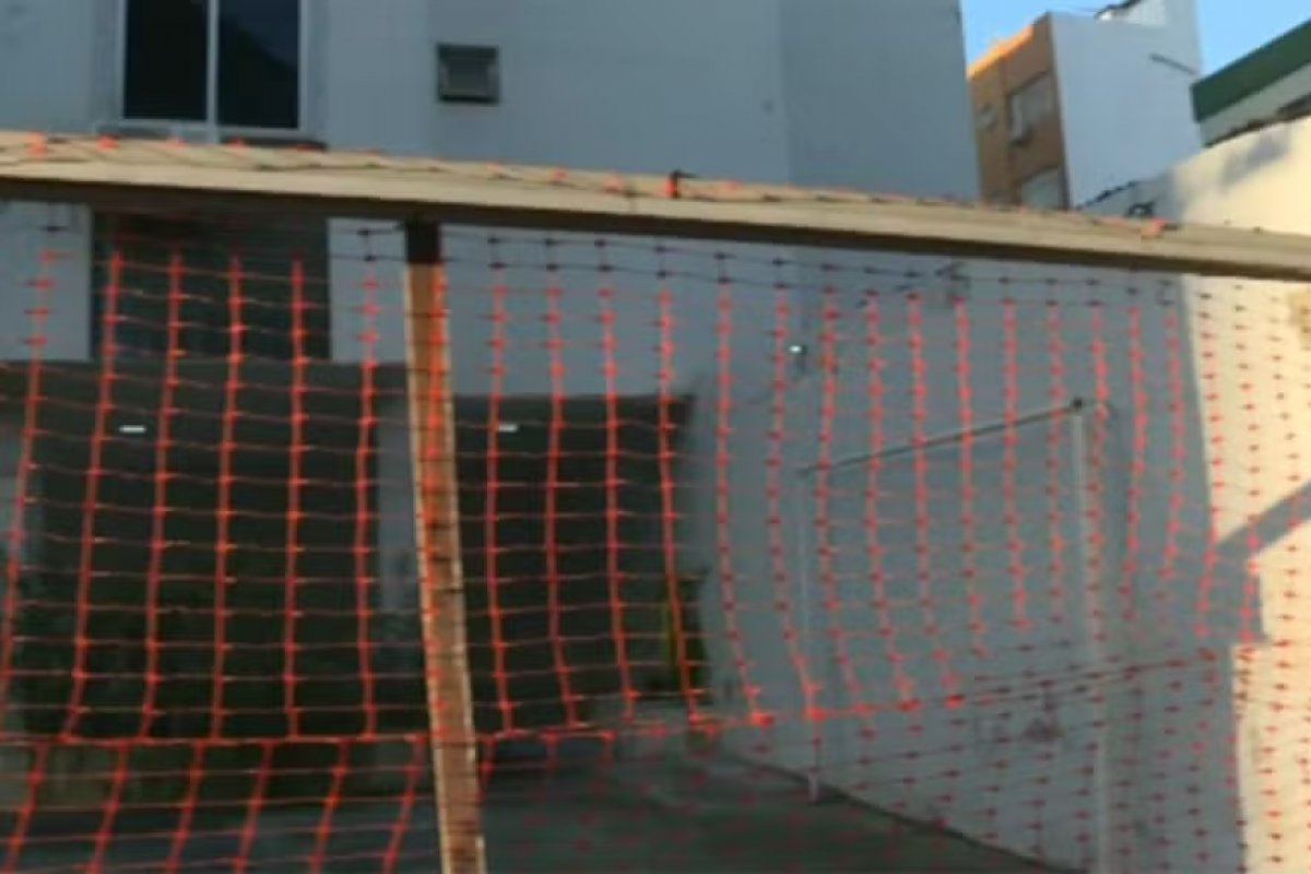 Moradores denunciam furtos frequentes de portões no bairro do Costa Azul, em Salvador