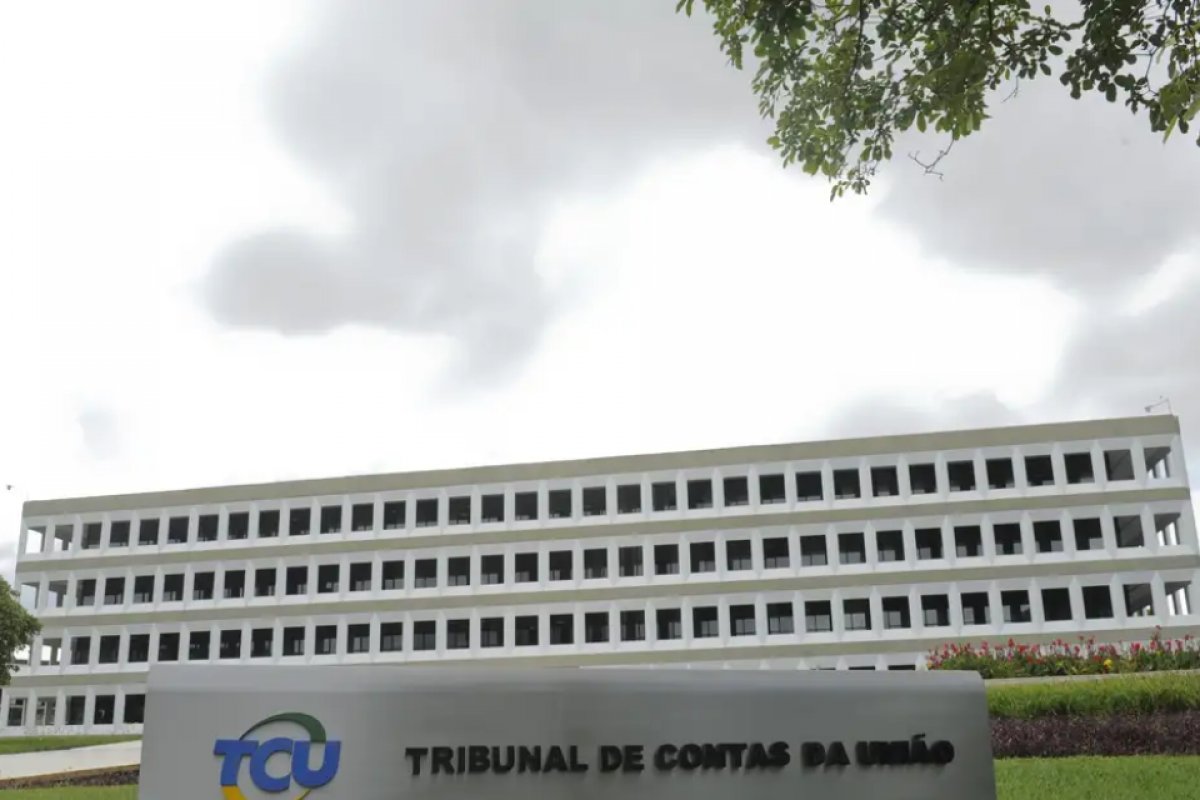 Penduricalho cria passivo bilionário no TCU e deve render R$ 112 milhões a escritório de governador