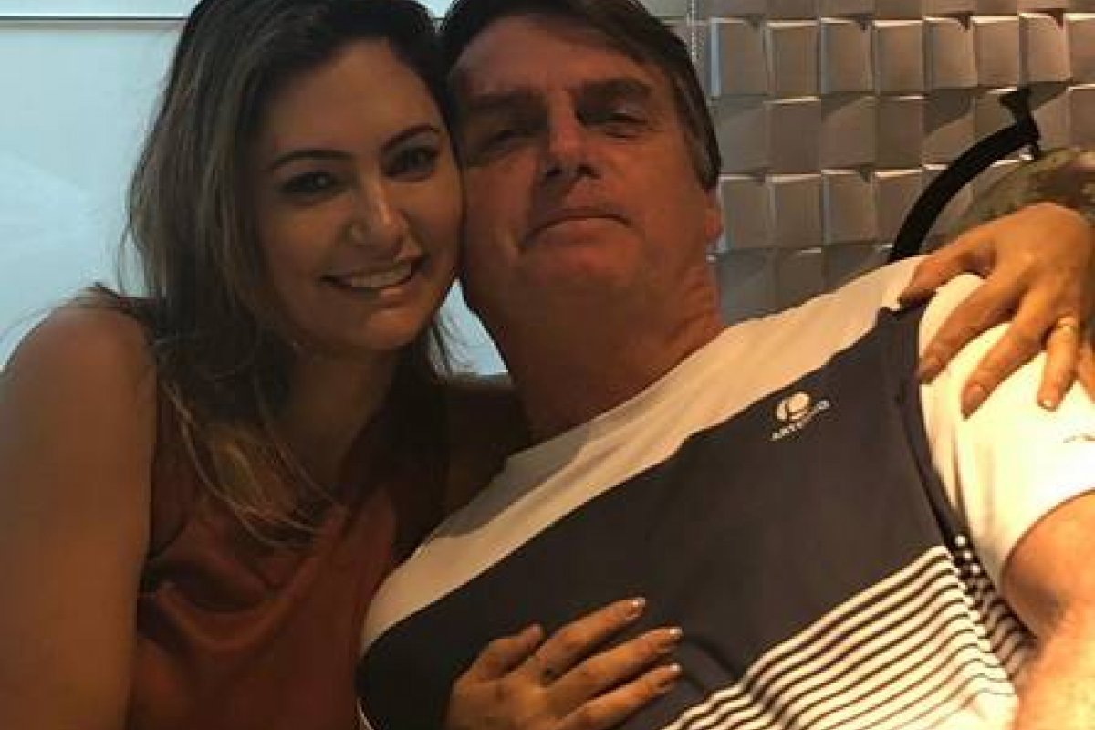 Michelle e Jair Bolsonaro relembram o primeiro encontro