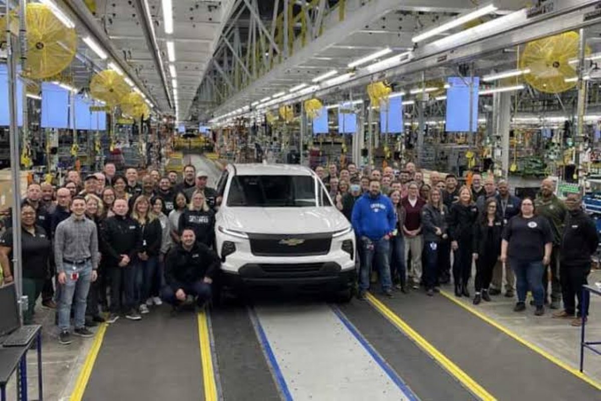 GM adia mais uma vez a produção da Silverado EV