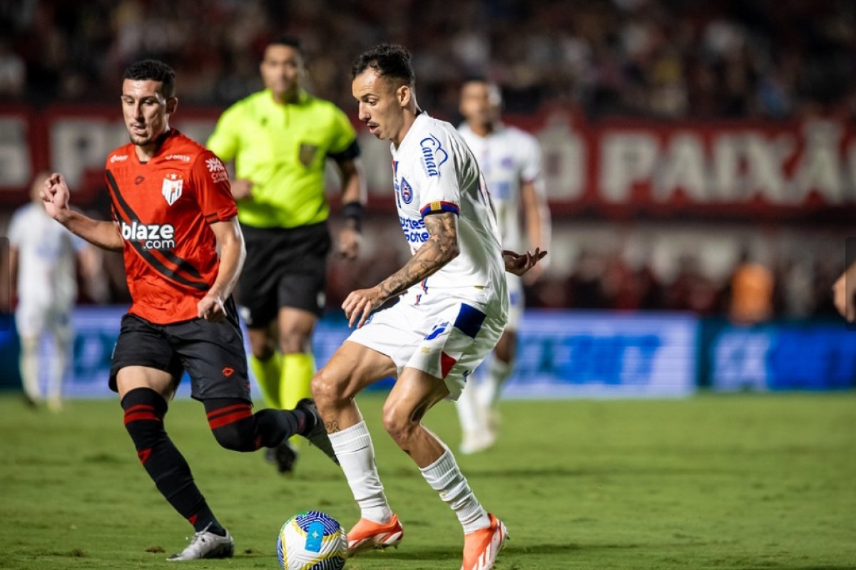 Nos acréscimos, Bahia arranca empate com Atlético-Go, mas deixa G-6 do Brasileirão
