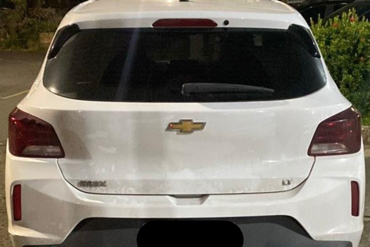 Dupla suspeita de participação em assaltos a veículos é presa em Salvador