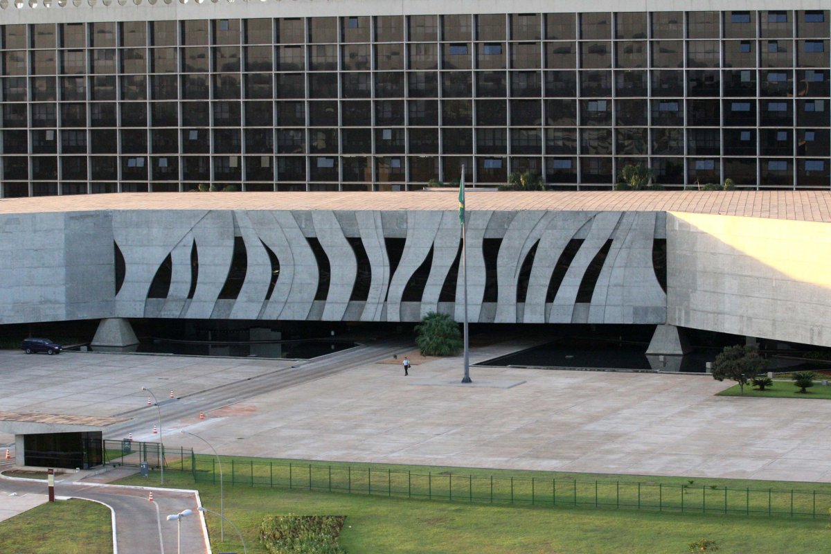 STJ determina que 85% dos servidores do INSS continuem trabalhando na greve