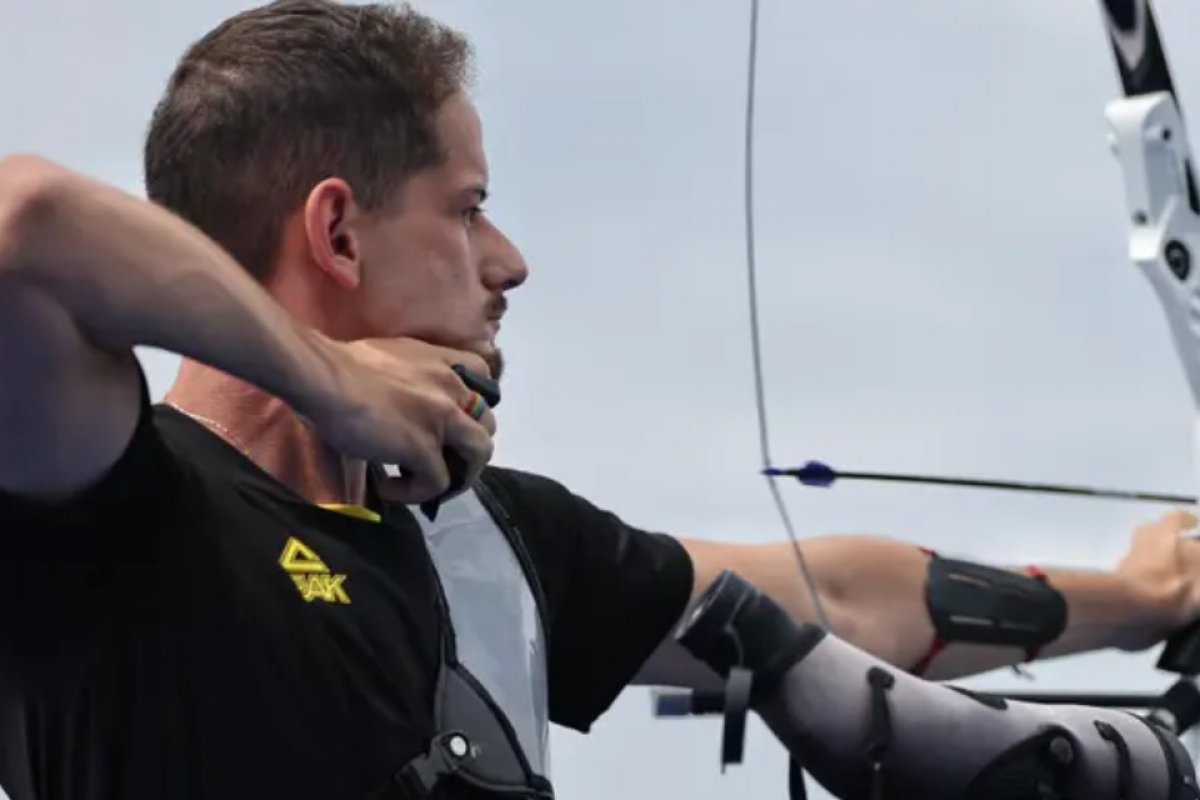 Marcus D'Almeida se classifica em 17º sob calor de 35°C em Paris