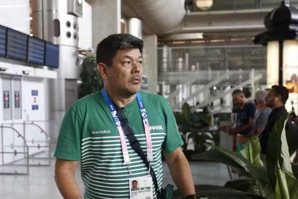 Brasileiro cai no banheiro da Vila Olímpica e leva 18 pontos nas costas