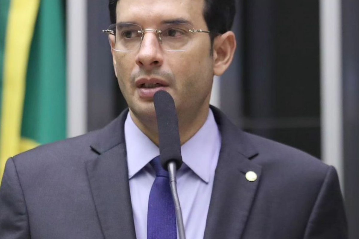 Vídeo: Leo Prates diz que contrato do metrô deve ser rediscutido ao rebater críticas ao transporte público de Salvador