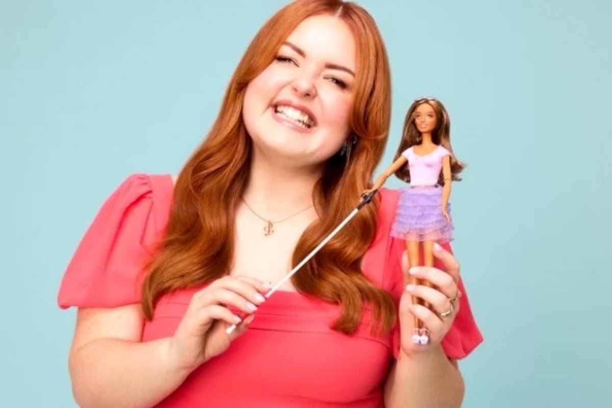 Barbie lança primeira boneca com deficiência visual!
