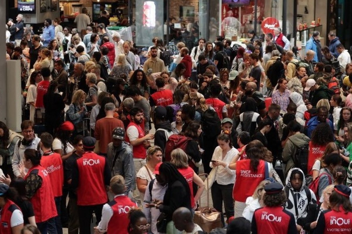 Trens na França sofrem 'ataque massivo' no dia de abertura das Olimpíadas e cerca de 800 mil passageiros são afetados