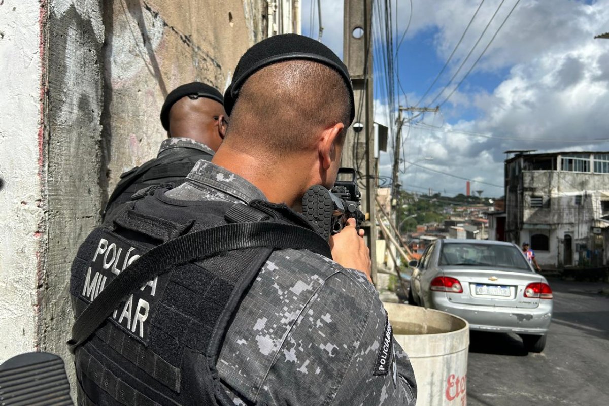 Polícia reforça policiamento em bairro de Salvador nesta sexta-feira (26)