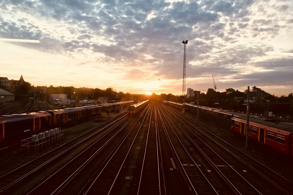 Sabotagem de trem e medo de ataque marcam a manhã da abertura das Olimpíadas em Paris