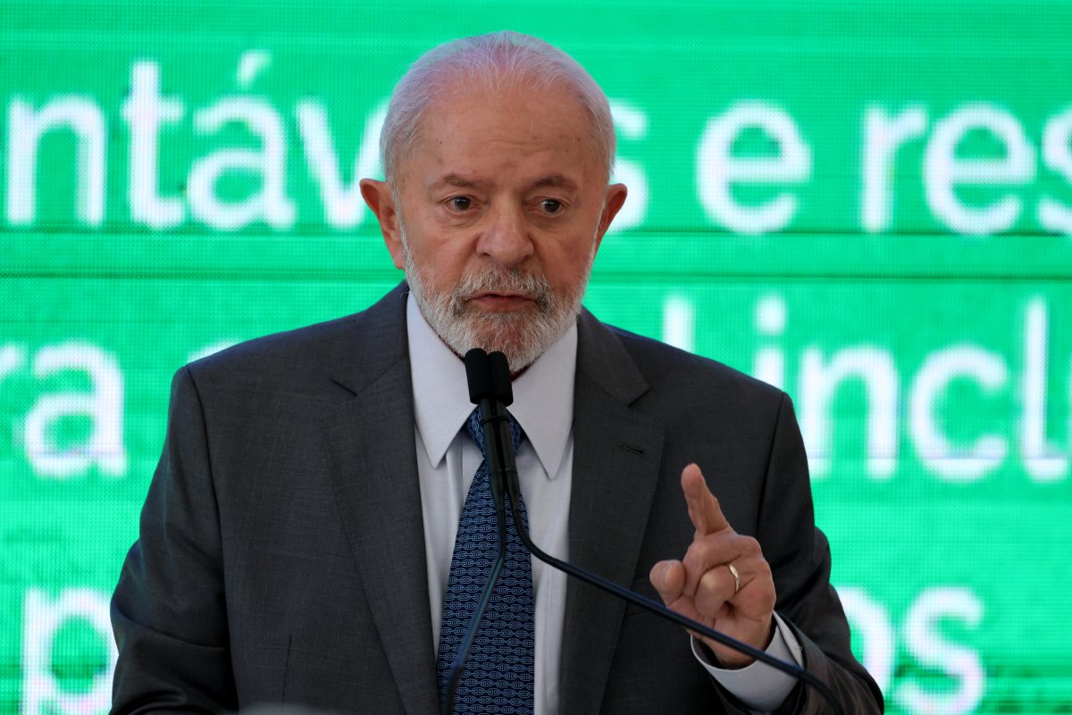 Lula critica ausência de governadores e diz que anda de cabeça erguida porque não prioriza aliados