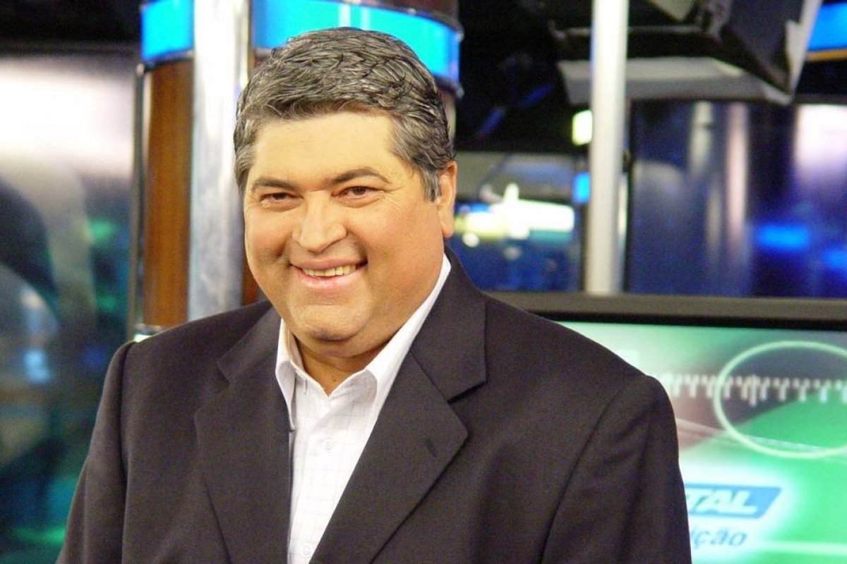 Datena passa por procedimento de cateterismo em São Paulo