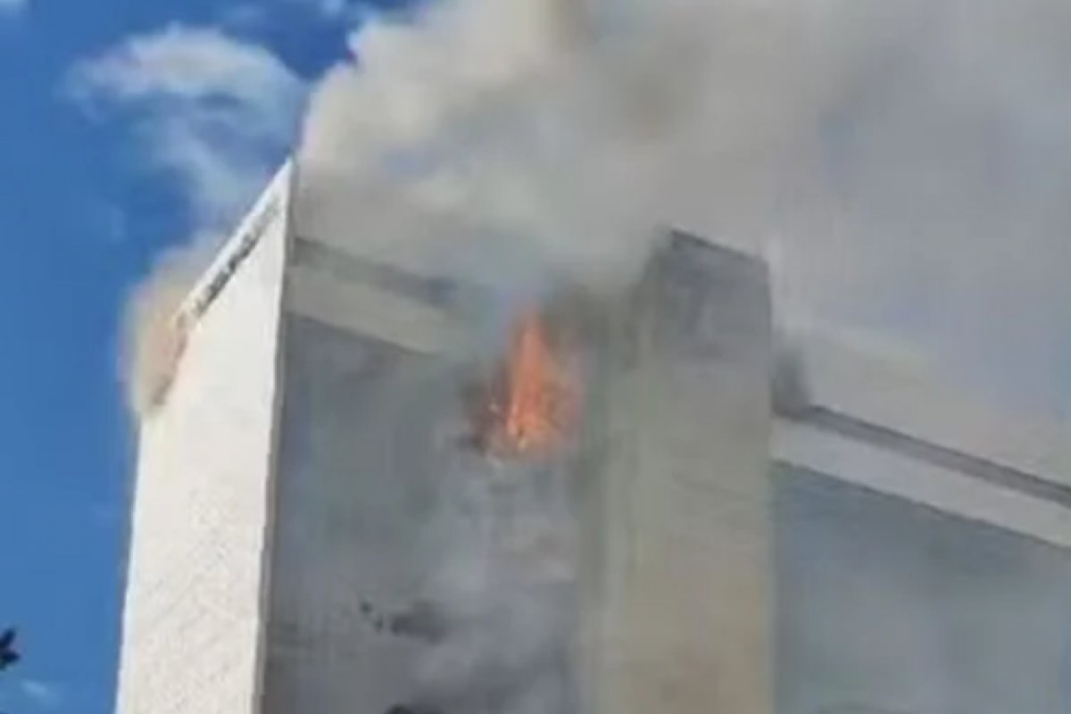 Vídeo: incêndio atinge prédio do Conselho Federal da OAB, em Brasília, e 5 pessoas são resgatadas