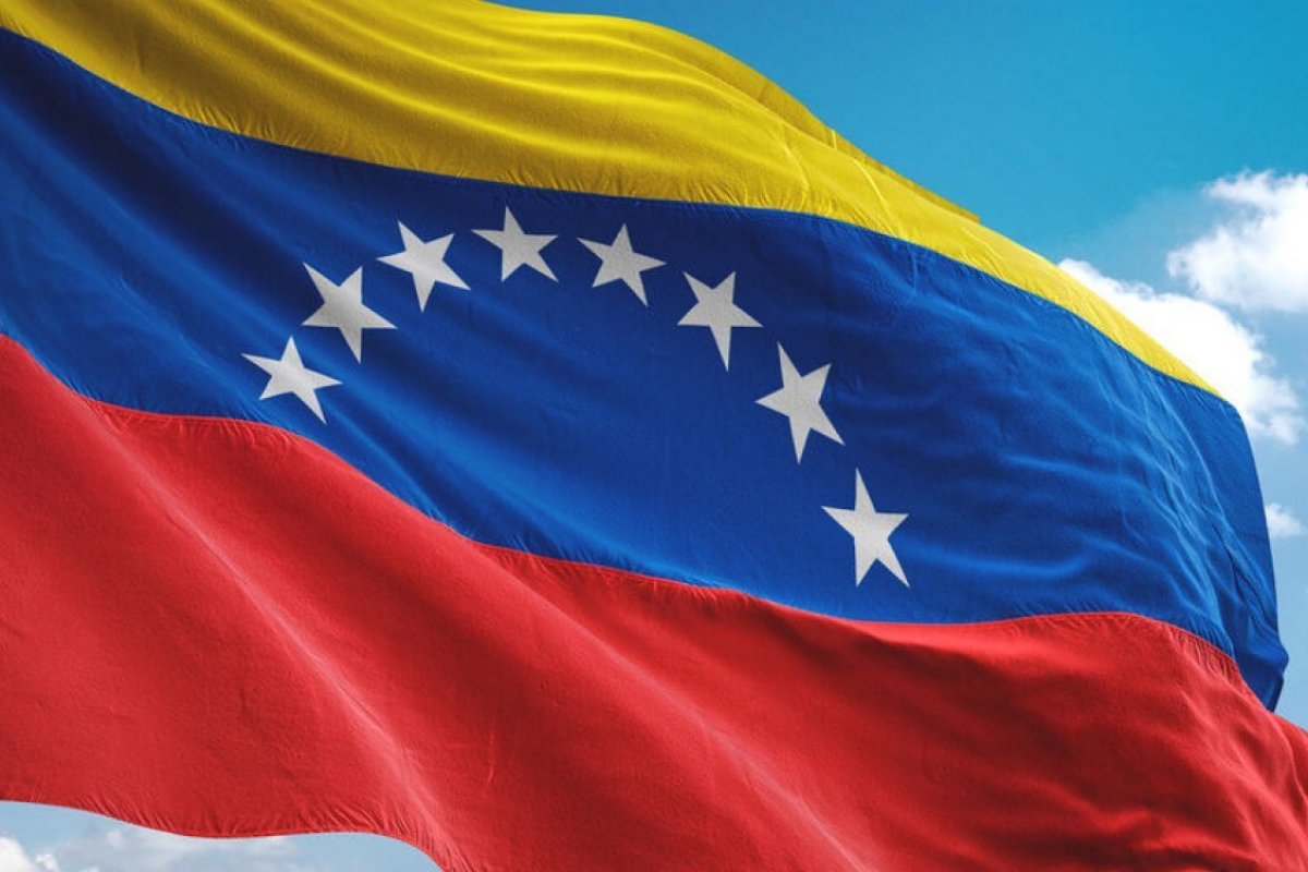 Eleições da Venezuela acontecem neste domingo; oposição busca vitória histórica após 25 anos