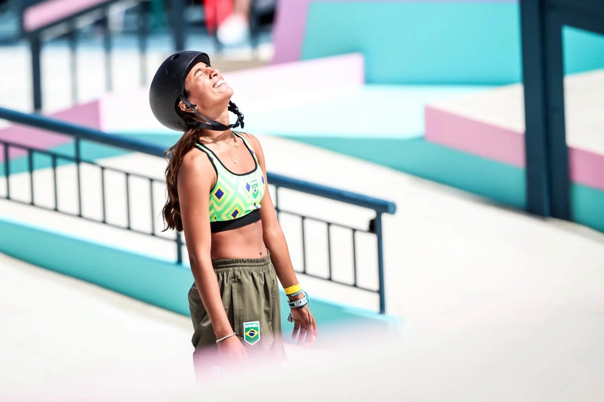 Rayssa Leal bate recorde olímpico e fica com o bronze no skate street feminino