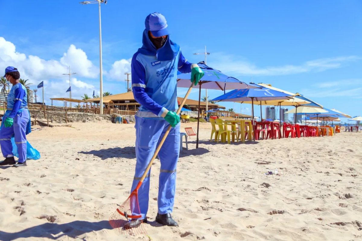 Serviços de limpeza são retomados na Cidade Baixa após funcionários paralisarem atividades por ameaças