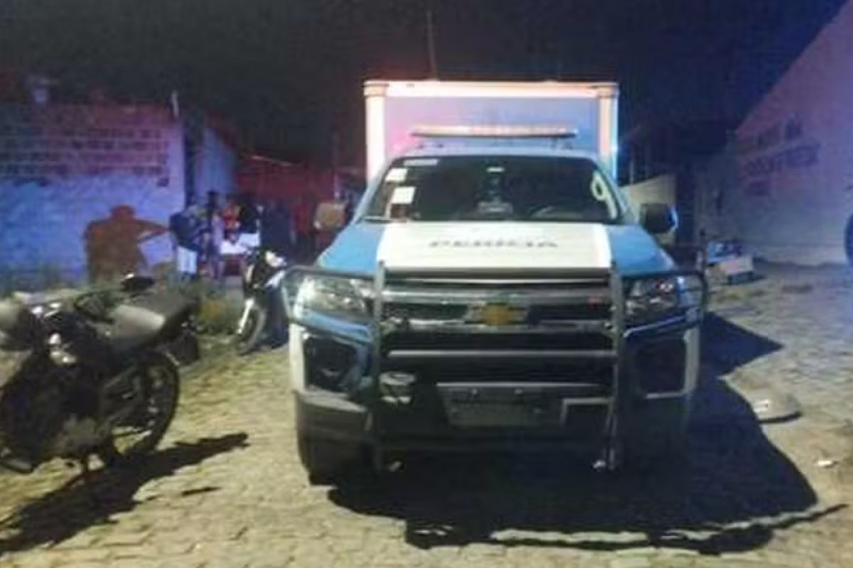 Jovem é morto a tiros dentro de oficina em Feira de Santana