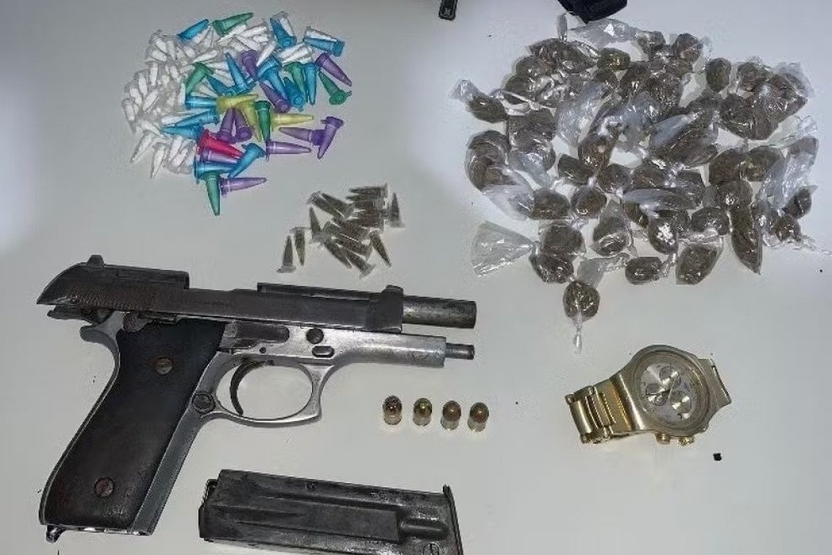 Homem morre em confronto com policiais em Salvador; 17 pinos de k9 foram apreendidos na operação