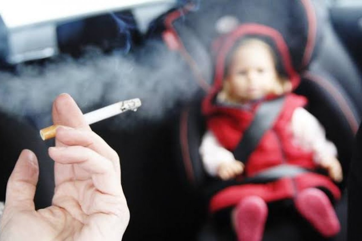 Tabagismo passivo afeta os olhos das crianças