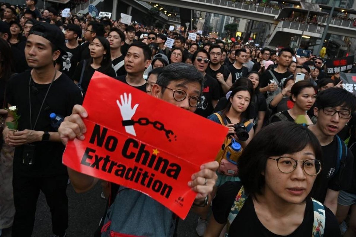 Milhares voltam a protestar em Hong Kong contra extradição