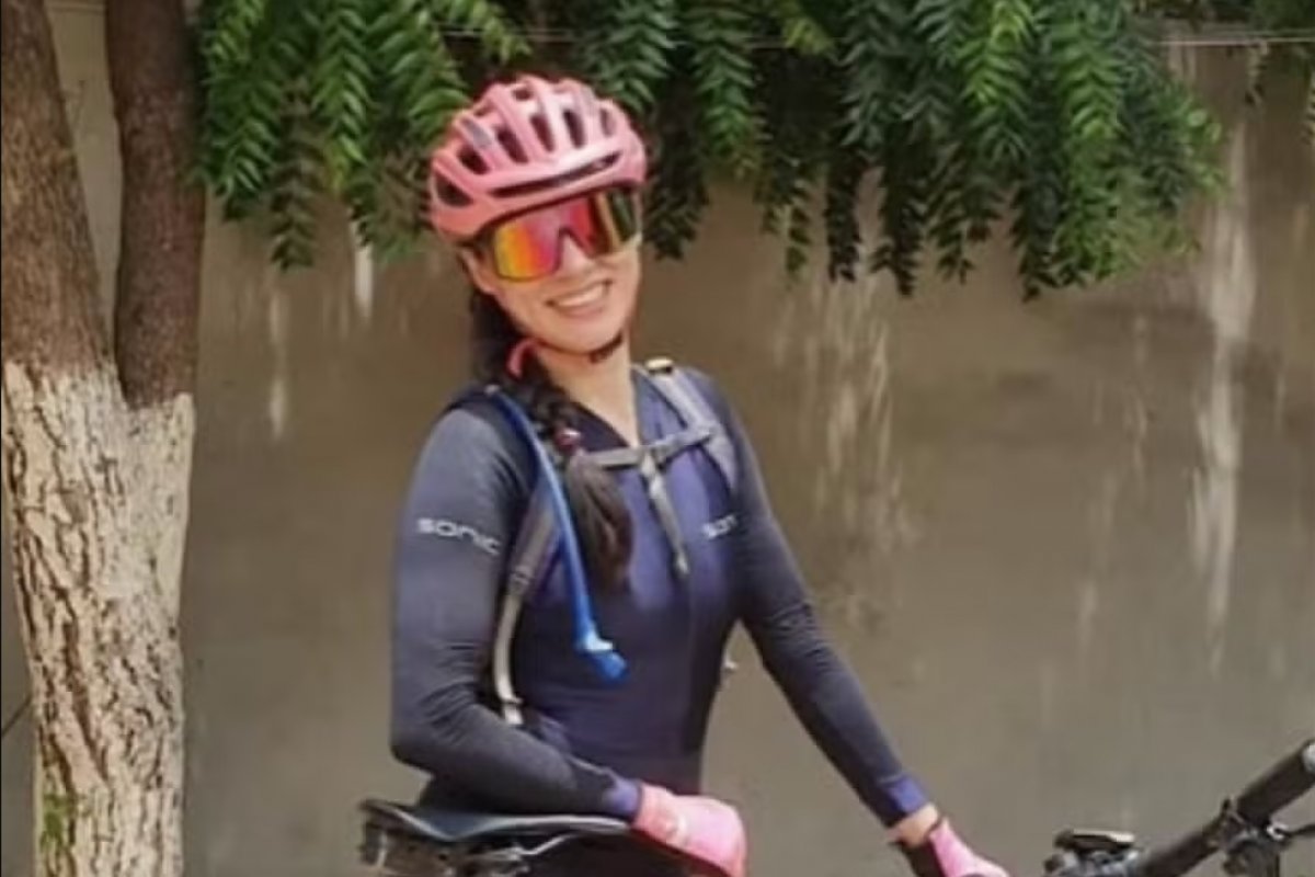 Ciclista morre após bater em carro de som durante competição