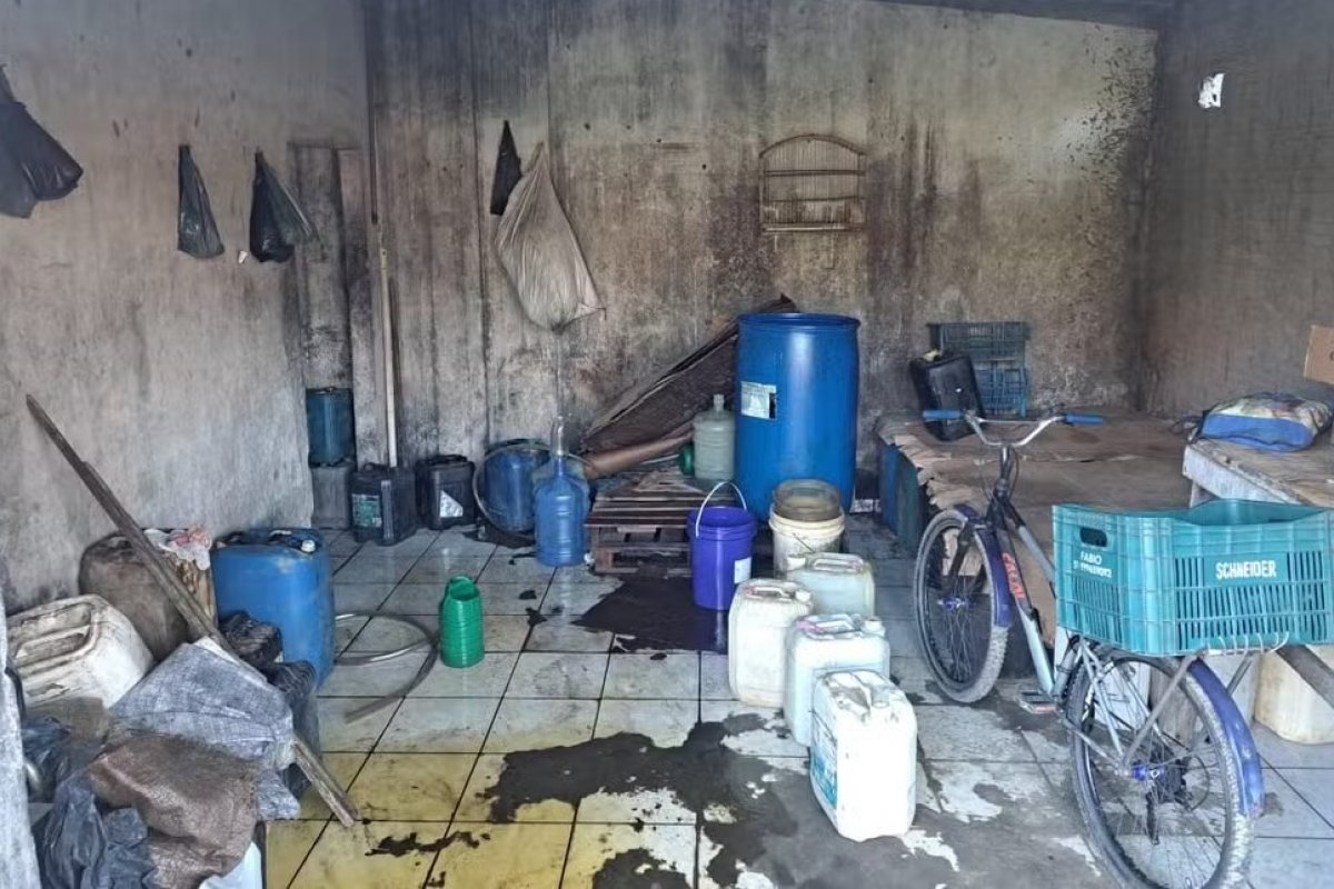 PM apreende mais de 400 litros de combustível em galpão abandonado na Bahia