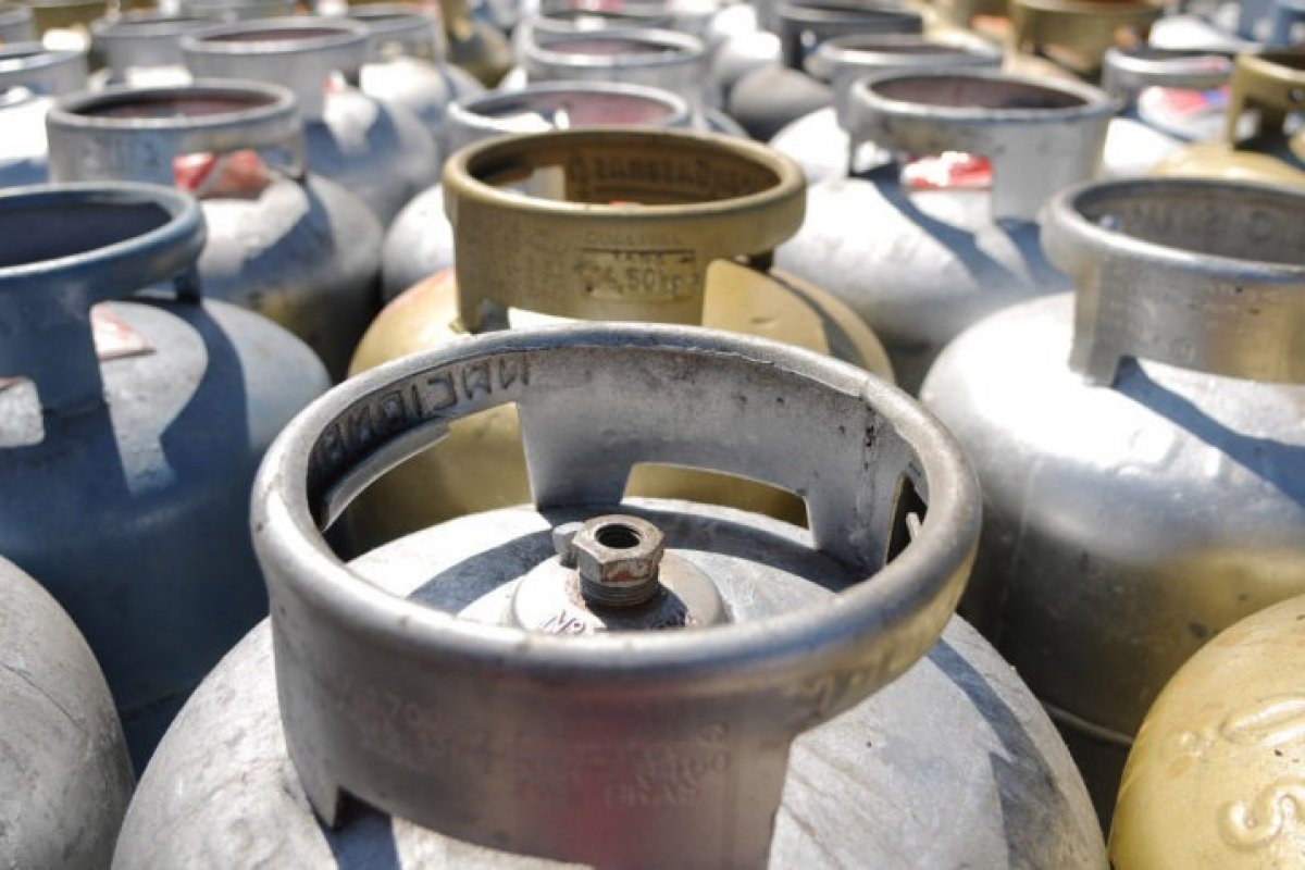 Mesmo com população semelhante, Salvador registra quase três vezes menos beneficiários do Auxílio Gás que Fortaleza