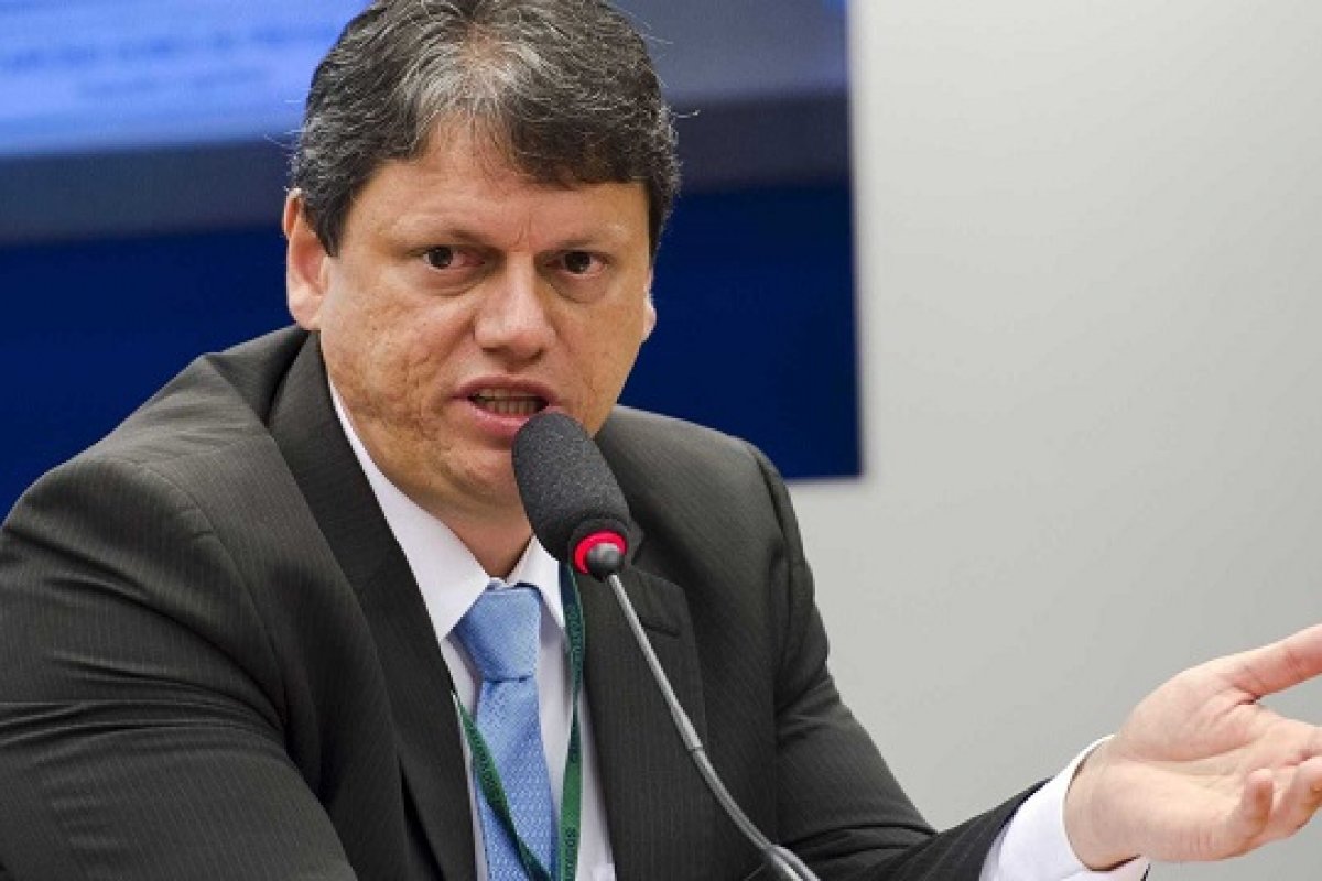 'Corrigimos todos os pontos polêmicos da antiga Placa Mercosul', disse o ministro Tarcísio